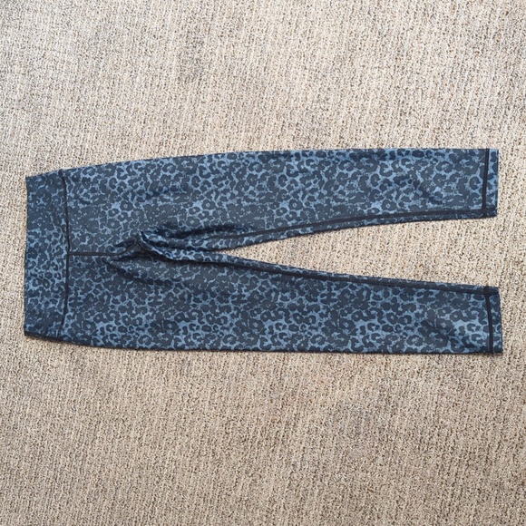 Zyia Scrunch Butt Leggings - Picture 3 of 10